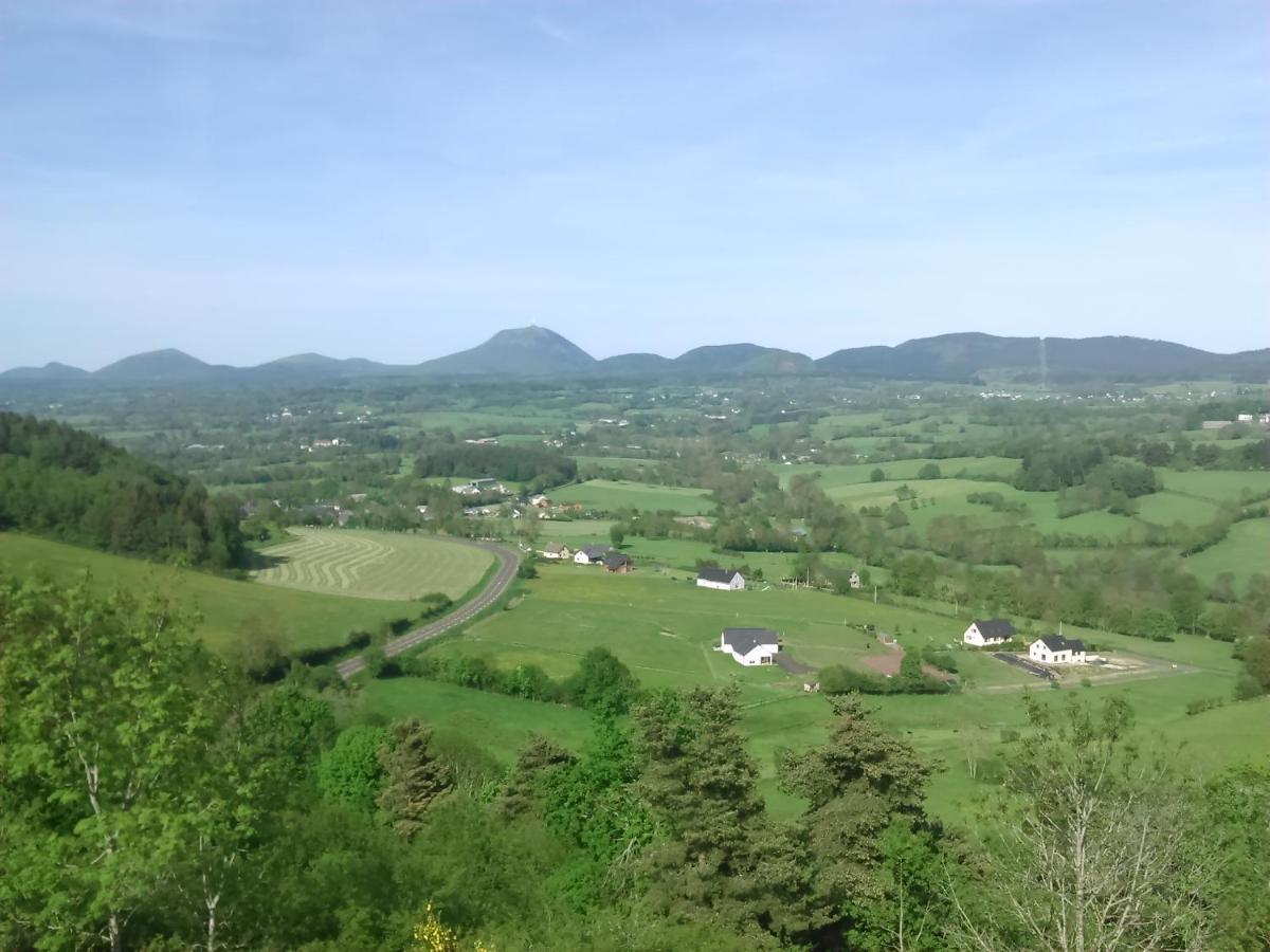 Coquelicot, Entre Volcans D Auvergne Et Sancy, Orcival. المظهر الخارجي الصورة
